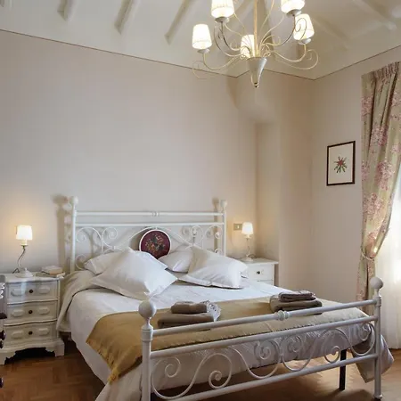 Tuscan With Spectacular Views アパート